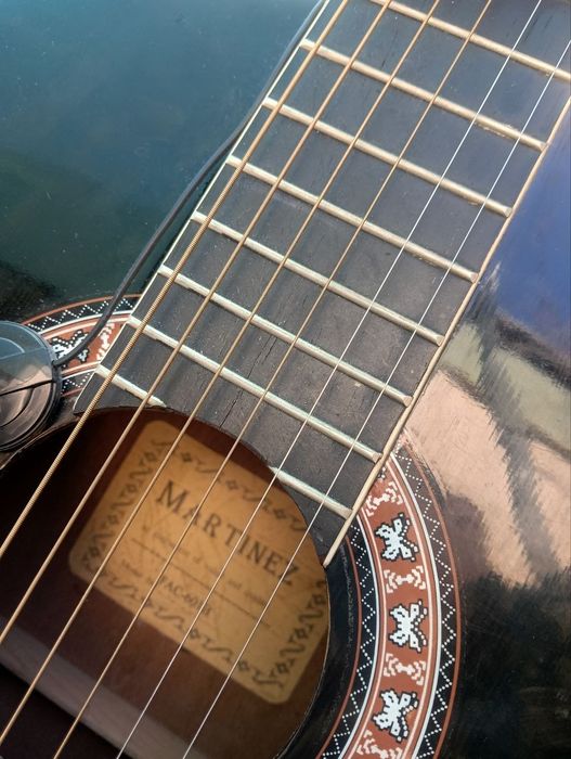 Бу гитара в хорошем состоянии