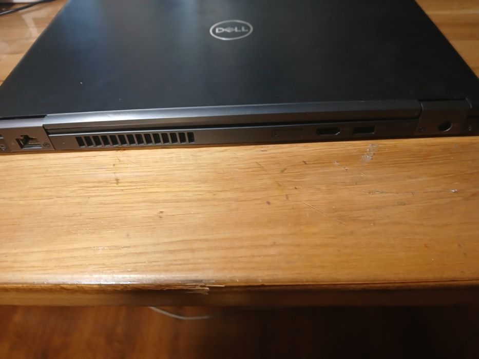 Vand laptop dell cu procesor i5 gen 8