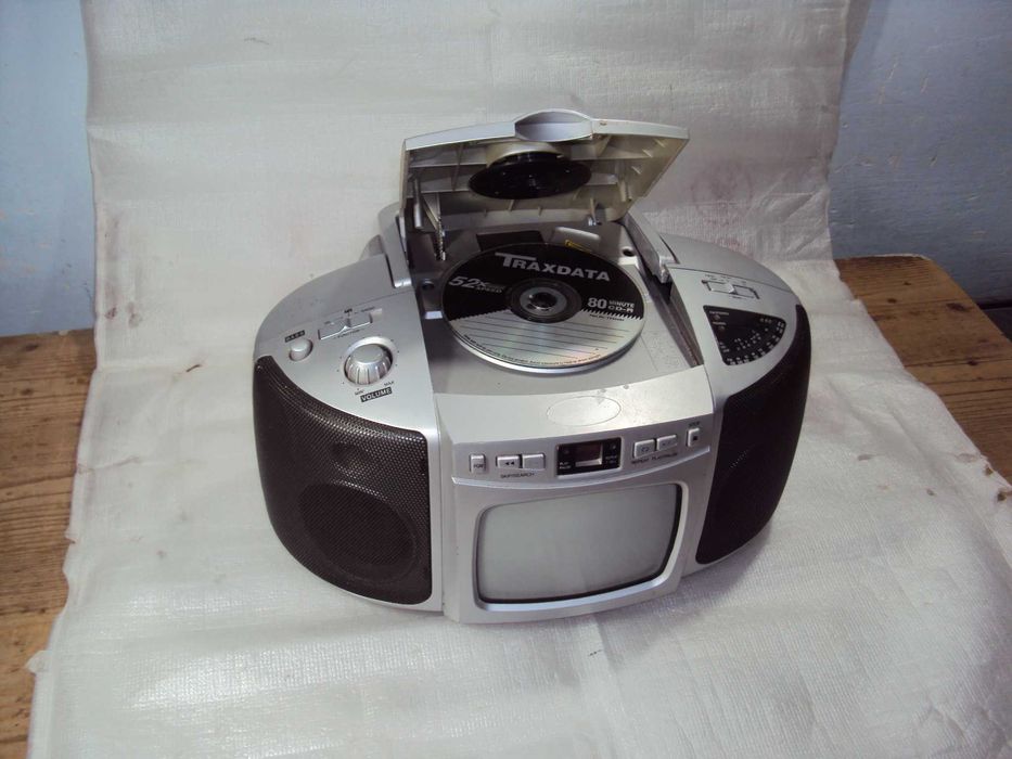 televizor cu radio si cd-functional