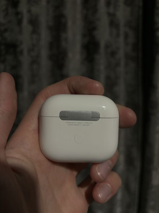 Продам airpods новые