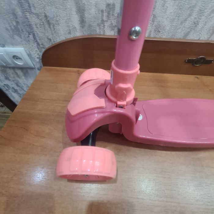 Самокат для девочки новый