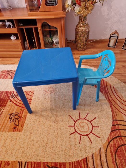 Trotinetă și măsuță cu scăunel copii