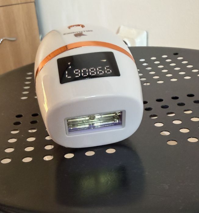 Aparat IPL Sellfluence pentru epilare definitivă
