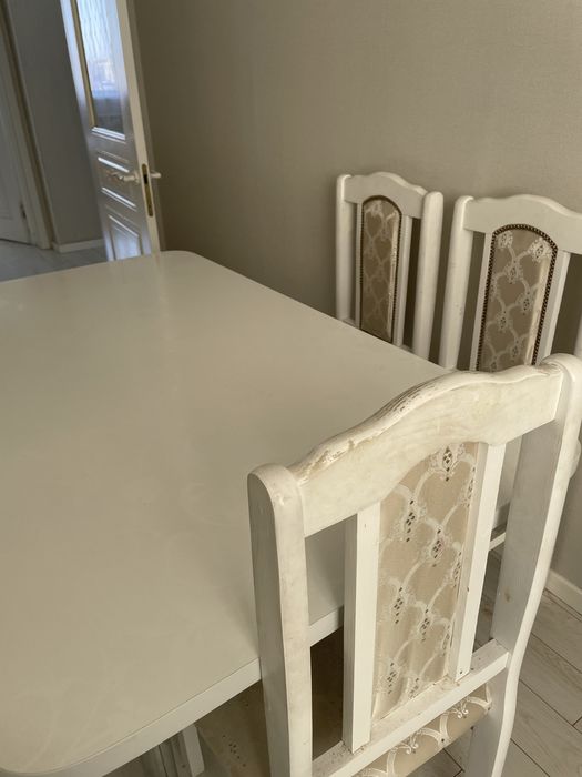 Стол со стульями