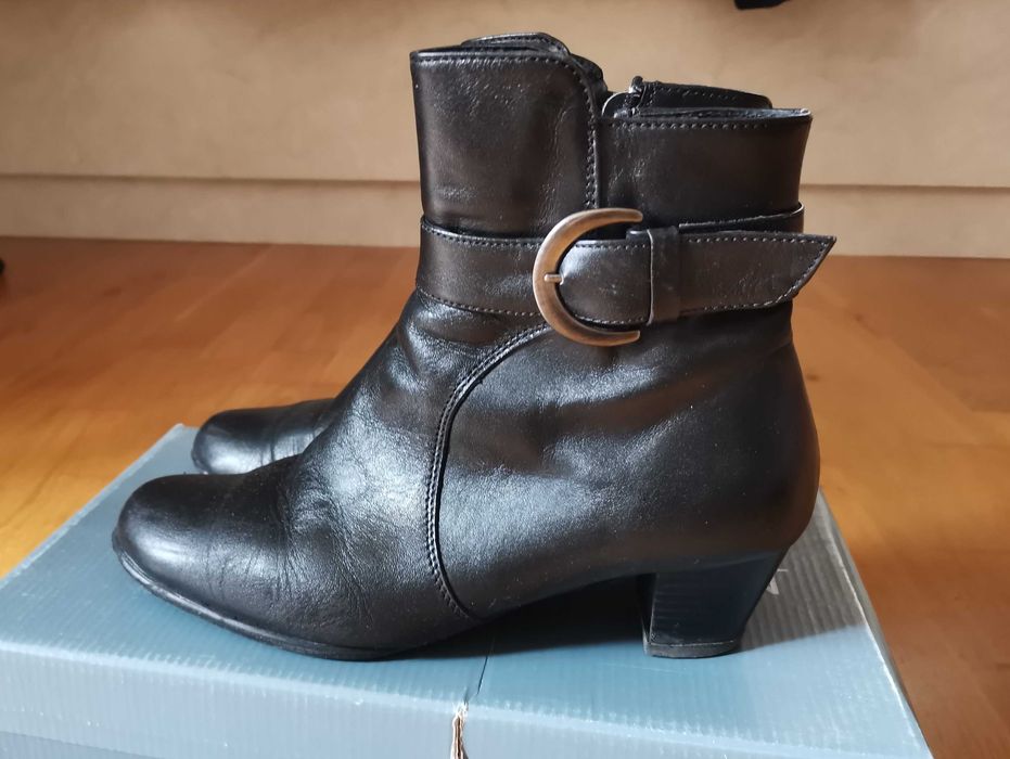 Черни дамски елегантни боти от естествена кожа