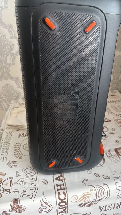 Продам калочнку jbl party box 100