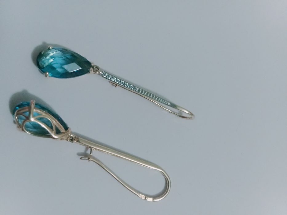 Золотые серьги с топазом