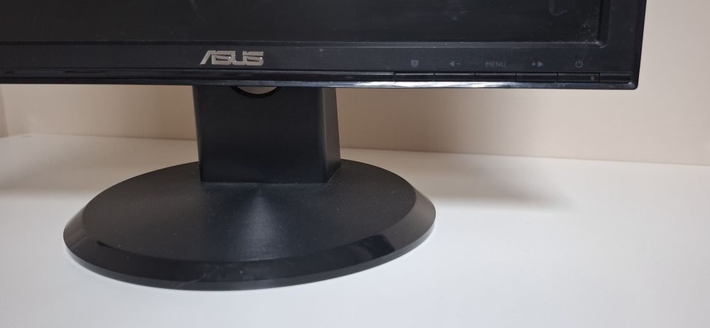 ASUS монитор 17 инча