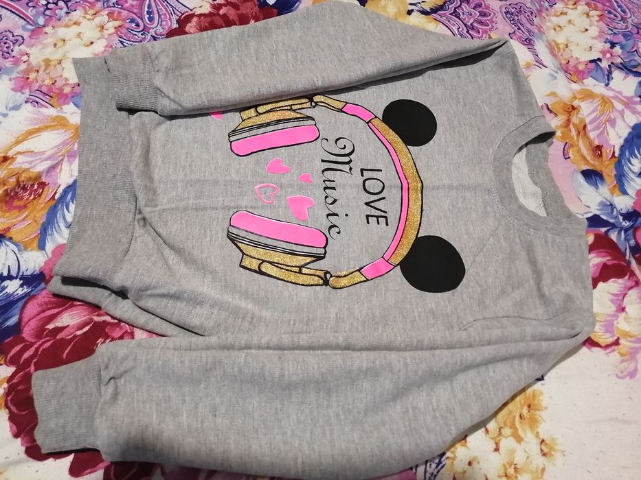 Продам на девочку джинсы, треко, кофты