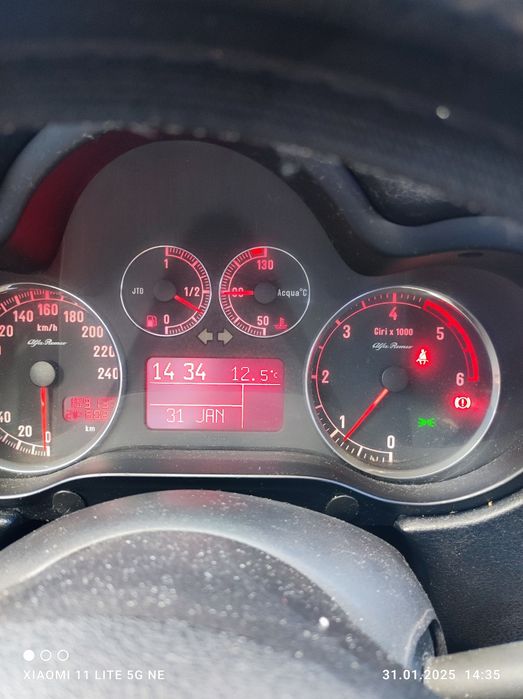 Продавам Alfa Romeo 147