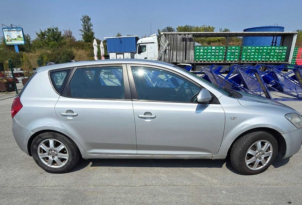 продавам KIA ceed