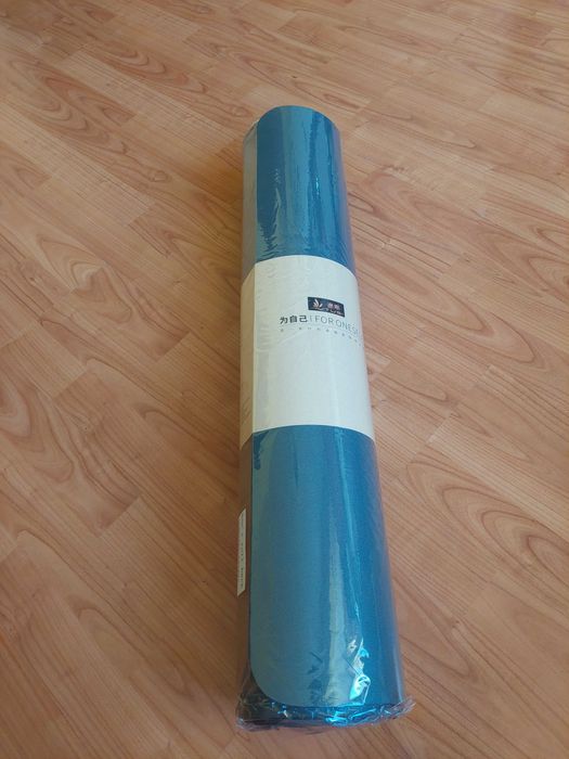 Йога постелка чисто нова .