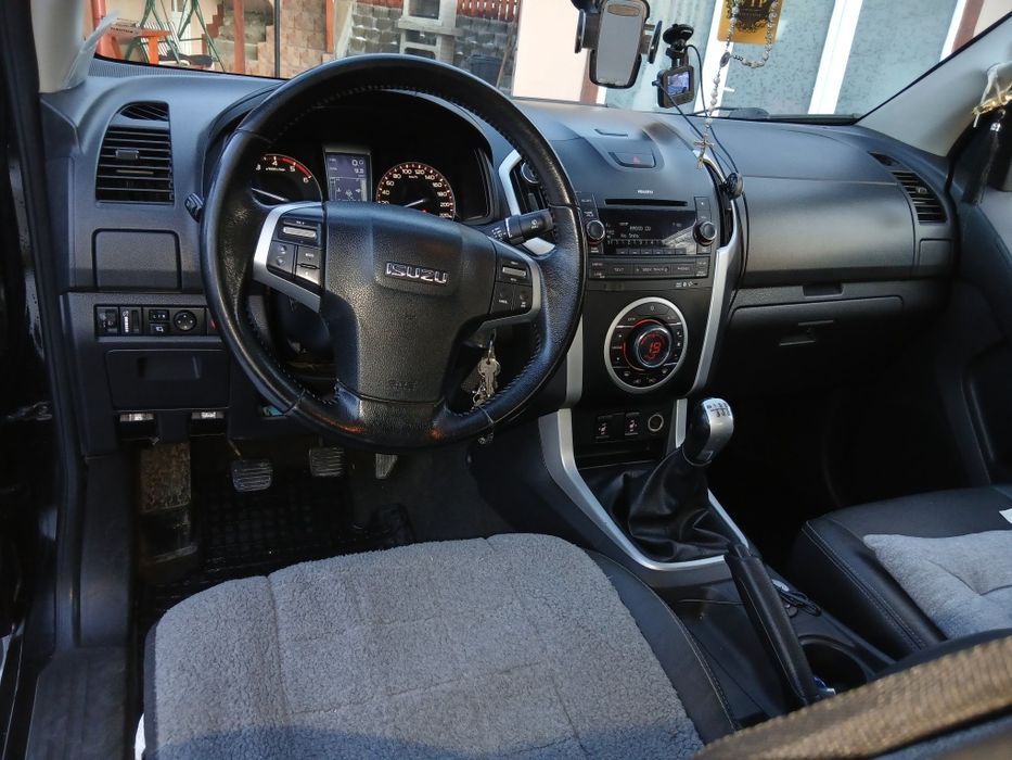 Isuzu d Max nu Hilux sau ranger 131mi km