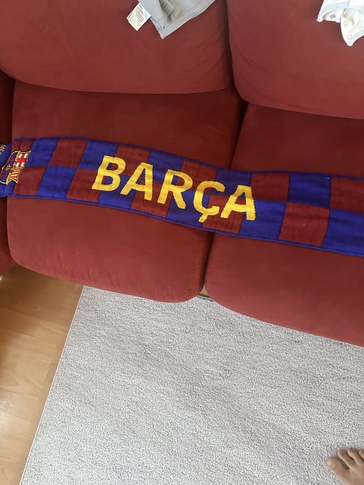 Vand fular original Barca, din Katalonia, a fost dat de jucatori!