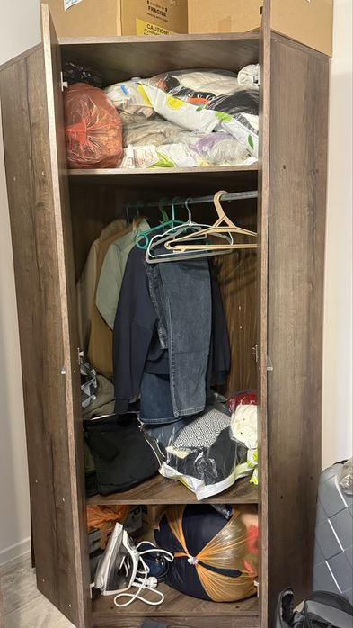 Продам срочно шкаф угловой