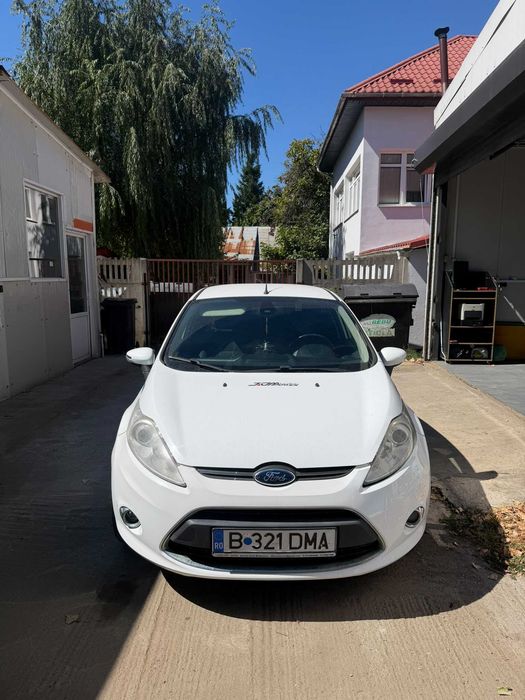 Ford Fiesta 1.6 TDCi Titanium, 5 usi, fabricatie 12.2011, prima inmatriculare 2012.