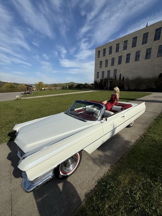 Inchiriez masini Epoca Evenimente Cadillac