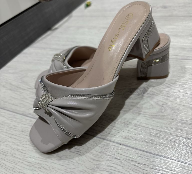 Шлепка женская, в идеальном состоянии, 38 размер