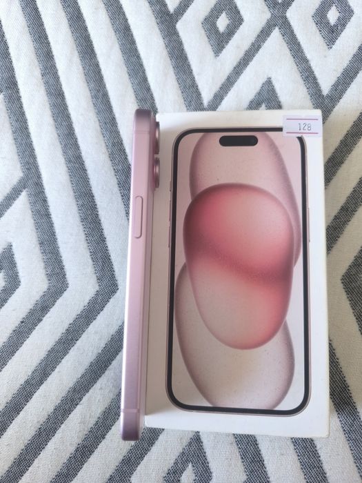 iPhone 15 на 128