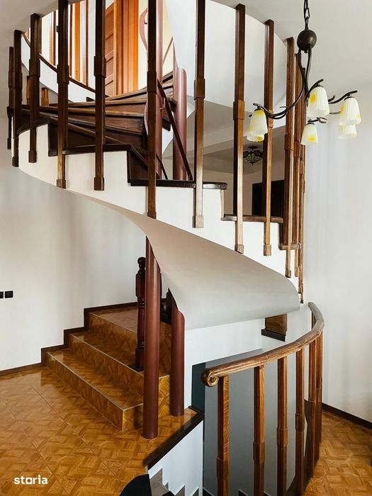 Casa S+P+1E+M,232 mp,zona Colentina