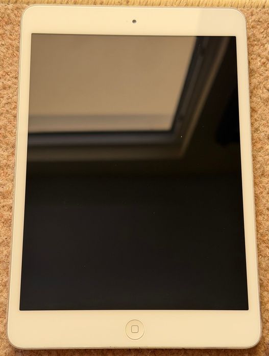 iPad mini 2 (16GB) – Сребрист/Бял / Запазен.