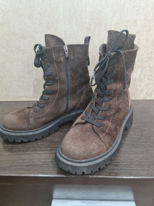 Демисезонные ботинки из натуральной замши