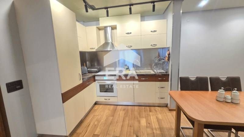 Дава се под наем Четиристаен апартамент в Варна, Гръцка махала - 117 кв.м за 1196.97 € - Снимка #4