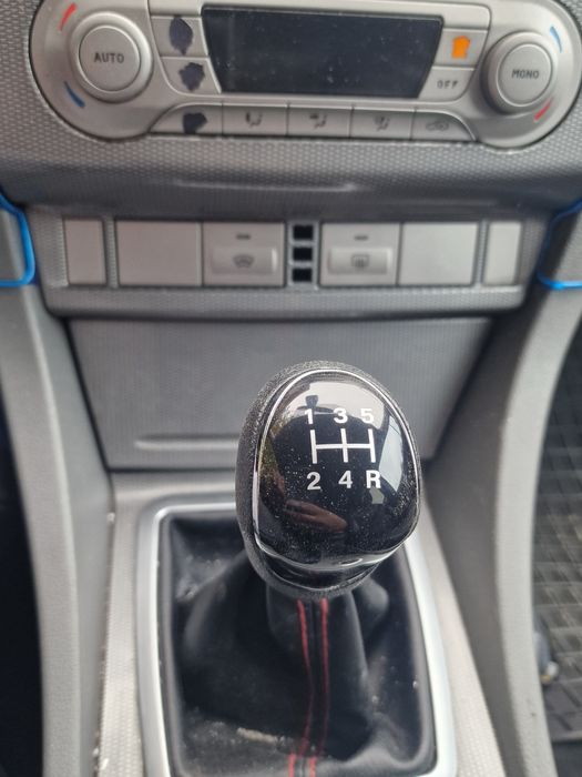 Vând sau schimb Ford focus