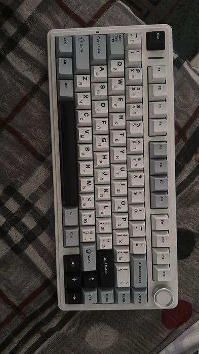 Продам Aula f75..