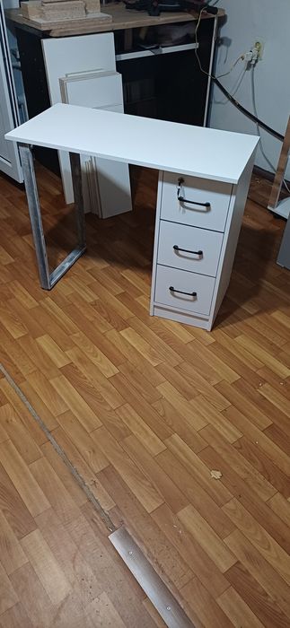стол в наличии новые