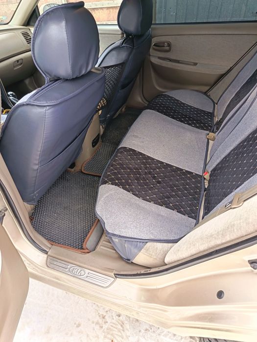 Продам машину KIA OPTIMA 2004 года.