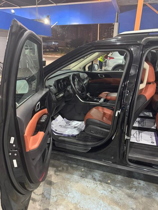 Kia carnival sotiladi