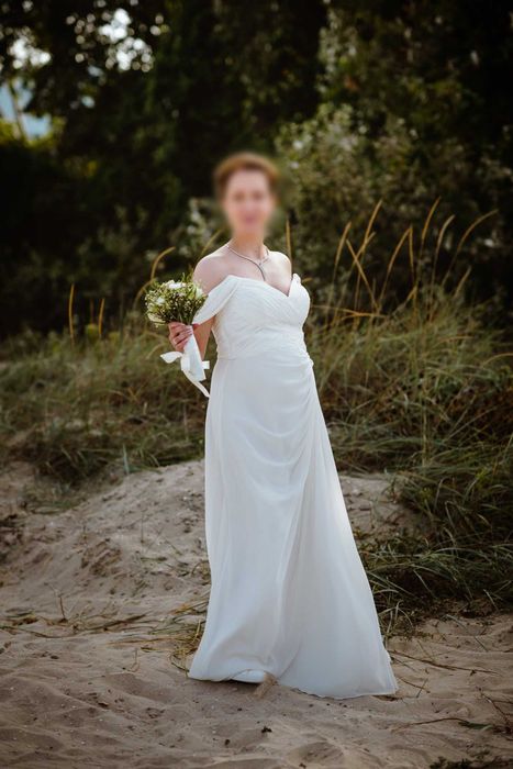 Бяла булчинска рокля