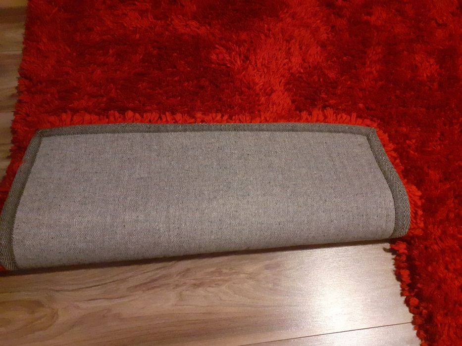 Vând urgent 2 bucati covoare