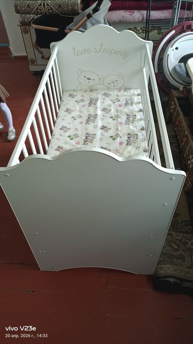 Детский кровать.