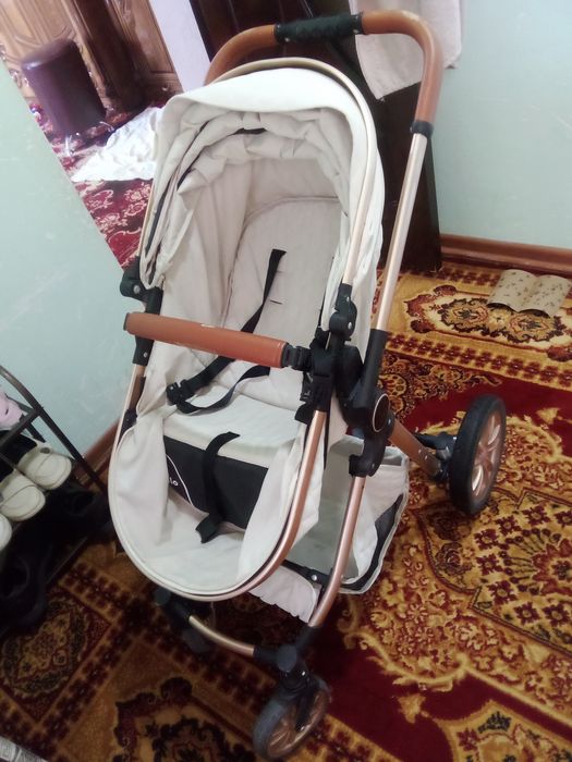 Bolalar kalyaskasi sotiladi
