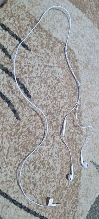 Продам наушники iphone