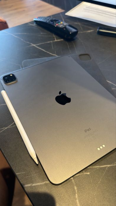 iPad Pro M1 2021 3rd Gen 256GB Magic Keyboard