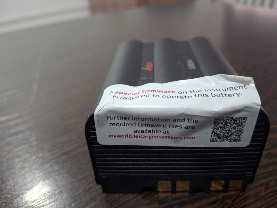 Продам батареи Leica ts 07 , 10..