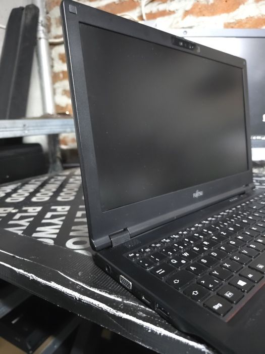 Лаптоп Fujitsu lifebook e5511 Limited