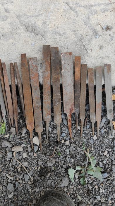 Шётка для чистки металла и другие