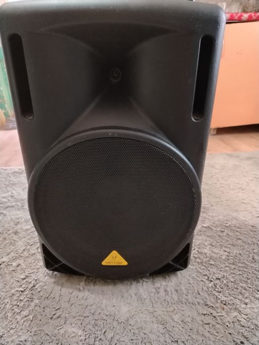 Vand Urgent boxa Behringer