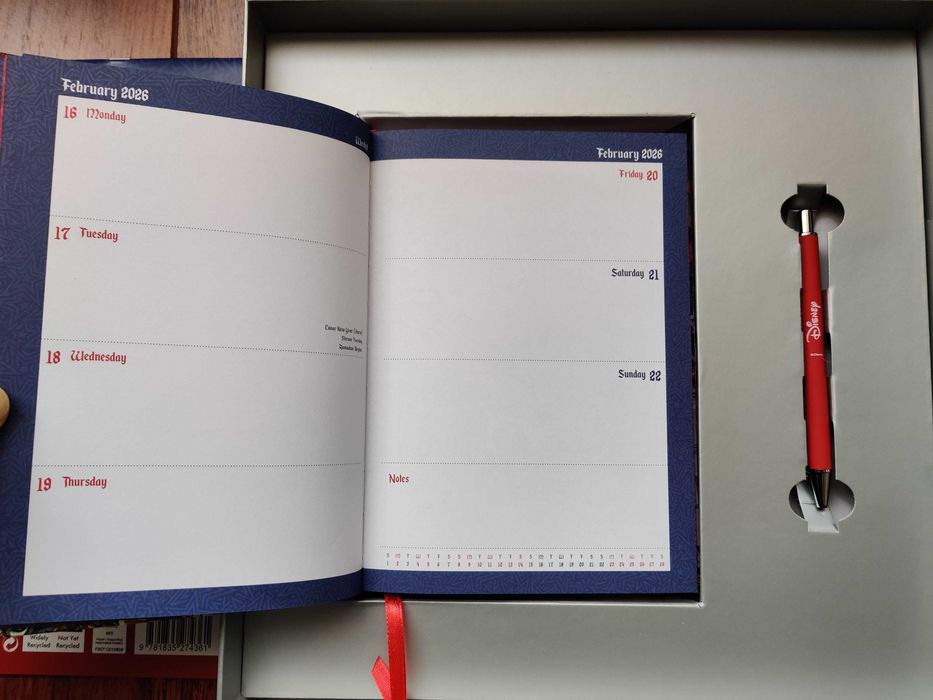 Продавам подаръчен комплект за феновете на Дисни