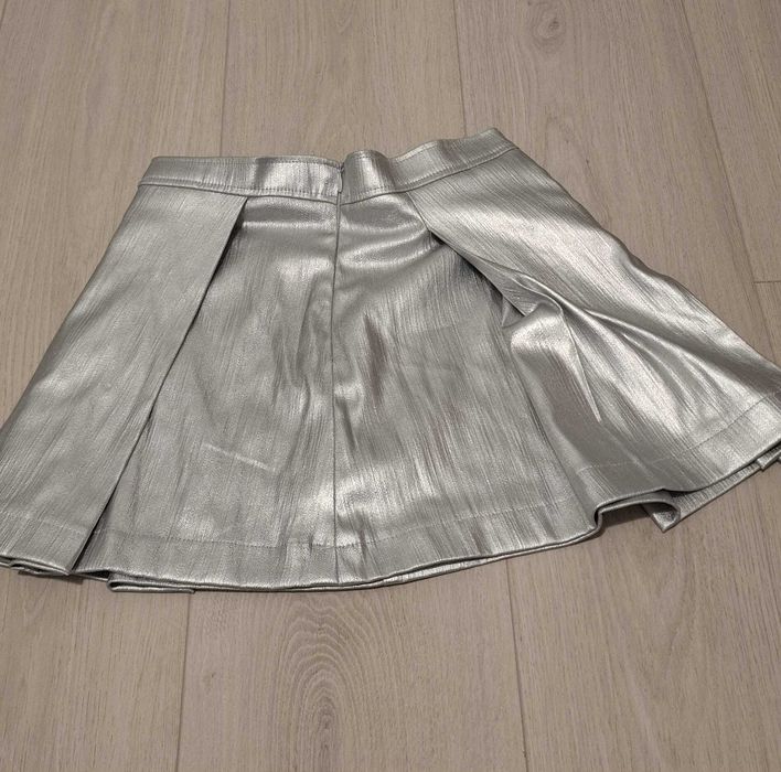 Fusta argintie de la ZARA