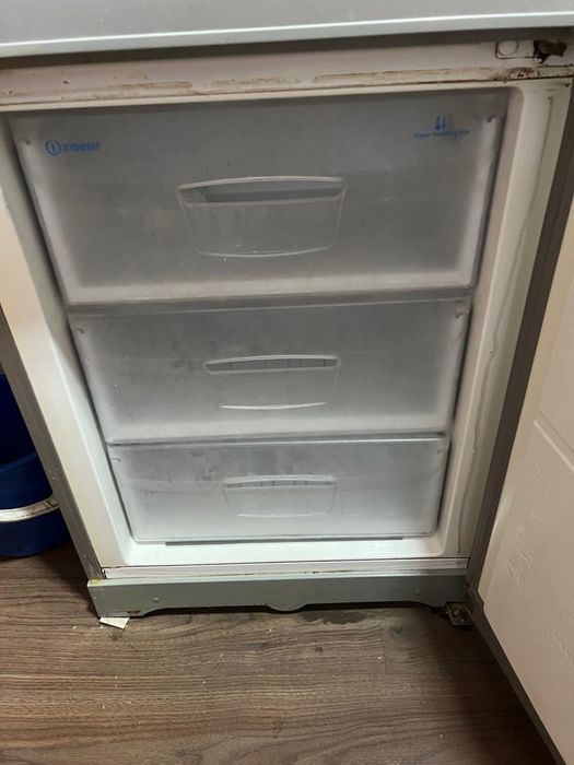 Indesit холодильник