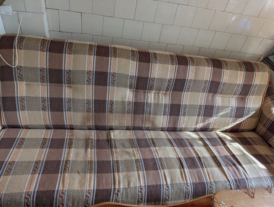 Canapea extensibila, stare buna, comoda, model clasic