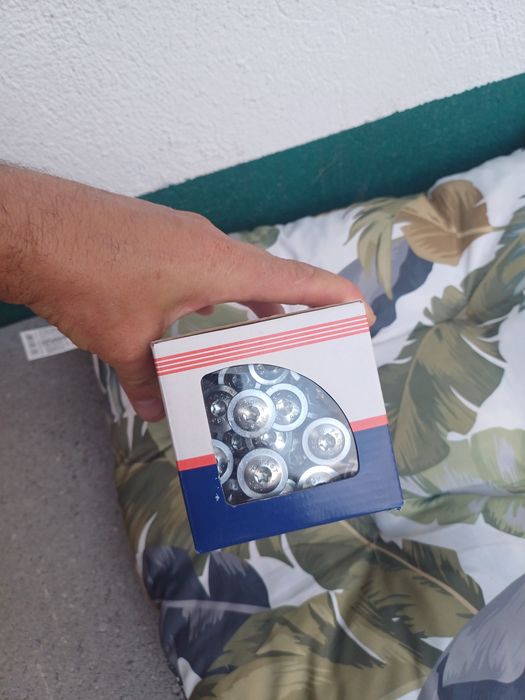 Șurub cu cap plat