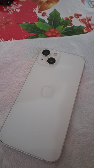 Vând iPhone 13 simplu
