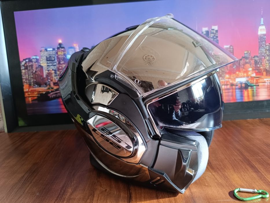 Мото шлем от бренда LS 2 VALIANT