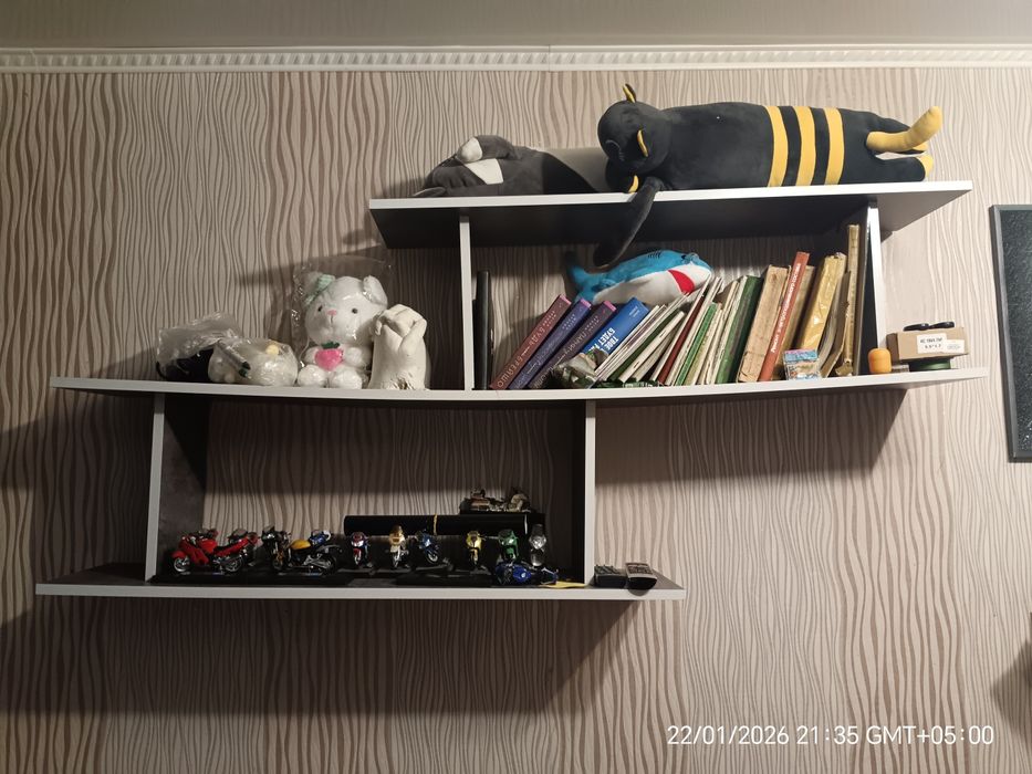 Продам настенную полку